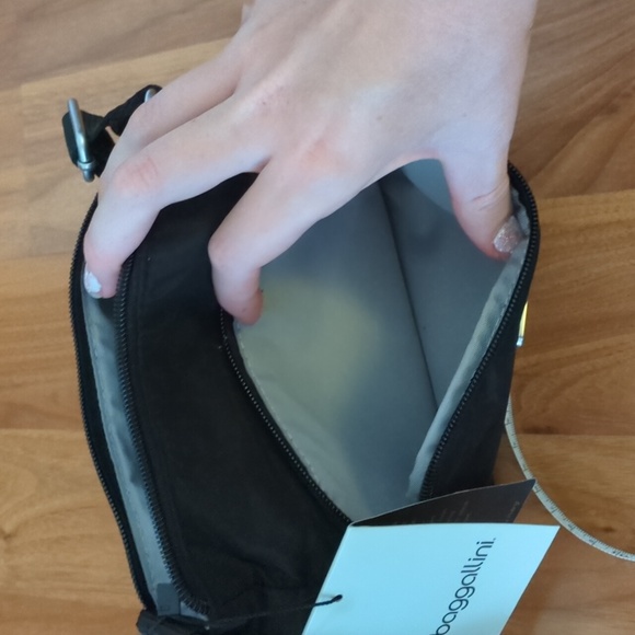 Baggallini small black cross body bag - Picture 6 of 6